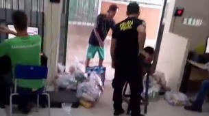 Vídeo mostra detentos recebendo mercadorias no Presídio de Igarassu, no Grande Recife