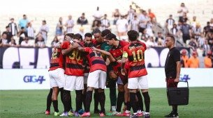 Jogadores do Sport reunidos em conversa antes de jogo na Série A