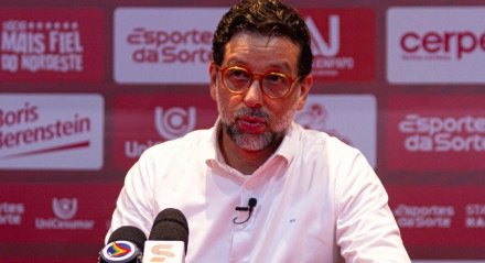 Bruno Becker, presidente do Naútico, em entrevista coletiva