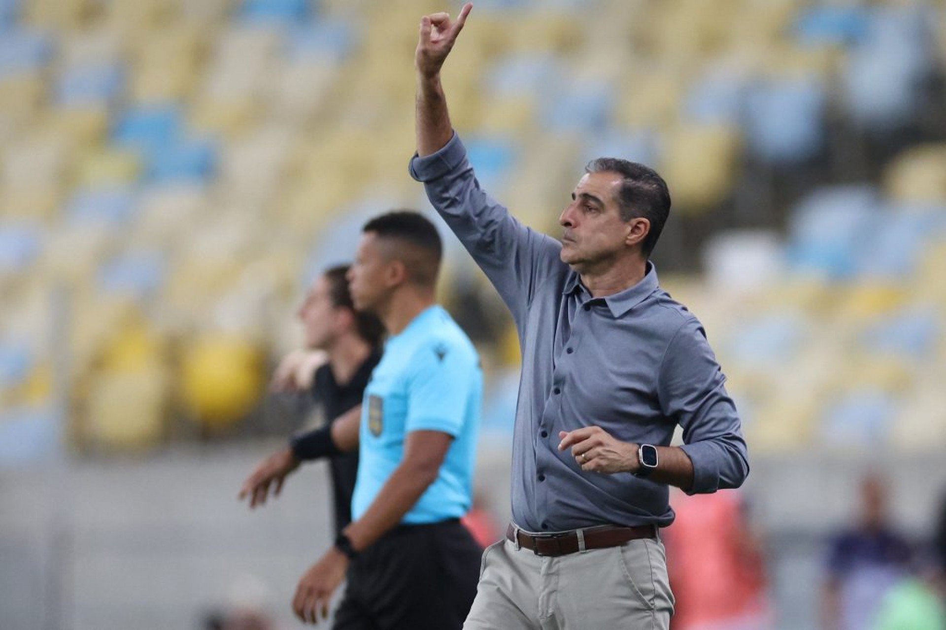 Renato Paiva exalta torcida do Botafogo após empate no Maracanã: ‘Ajuda fantástica’