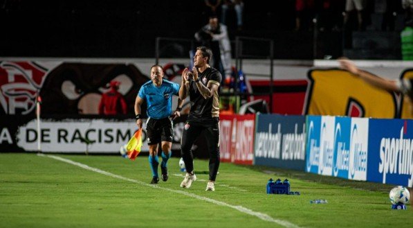 Leão não sabe o que é vencer o rival há mais de um ano