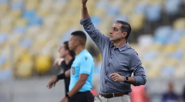 Cerca de 3 mil alvinegros marcaram presença em um setor isolado do estádio e, segundo o treinador, conseguiram se impor diante dos mais de 50 mil rubro-negros presentes