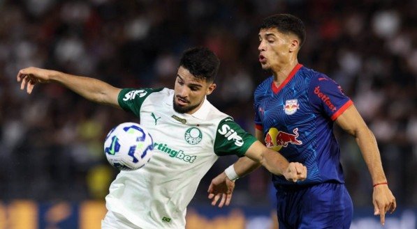 O Palmeiras se isou ainda mais na liderança do Campeonato Brasileiro de 2025 ao bater o Red Bull Bragantino, de virada, pelo placar de 2 a 1, em pleno estádio Cícero de Souza Marques, num jogo válido pela 9ª rodada da competição nacional. Gabriel fez o gol do Braga, enquanto Murilo e Maurício balançaram as [&amp;#8230;]