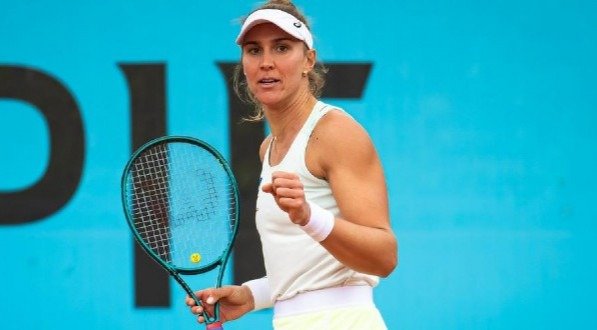 Brasileira salvou match-points e derrotou dinamarquesa Tauson, 22ª do mundo, em seu maior triunfo na temporada de 2025 no tênis