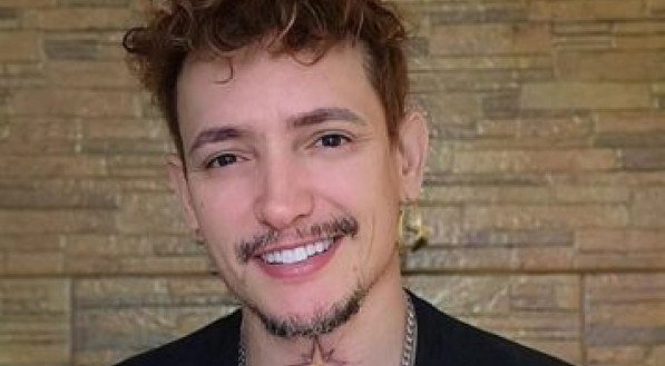 Ricky Vallen apresenta show inédito "A Voz Mutante" no Teatro do Parque, no Recife