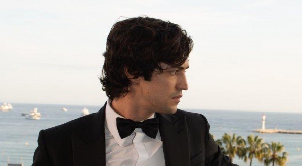 Brasileiros em Cannes: Gabriel Leone e Wagner Moura usam joias Cartier no tapete vermelho do festival