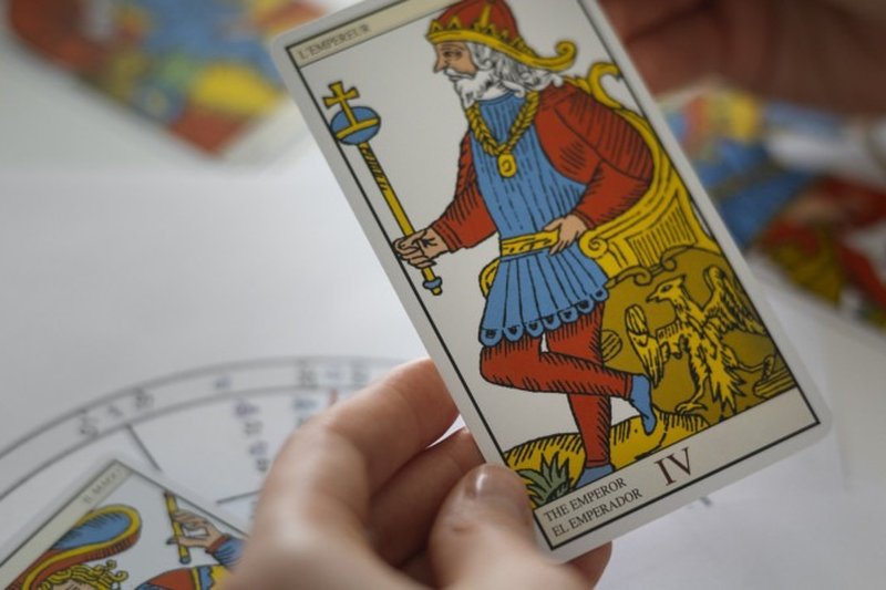 Imagem de uma carta de Tarô
