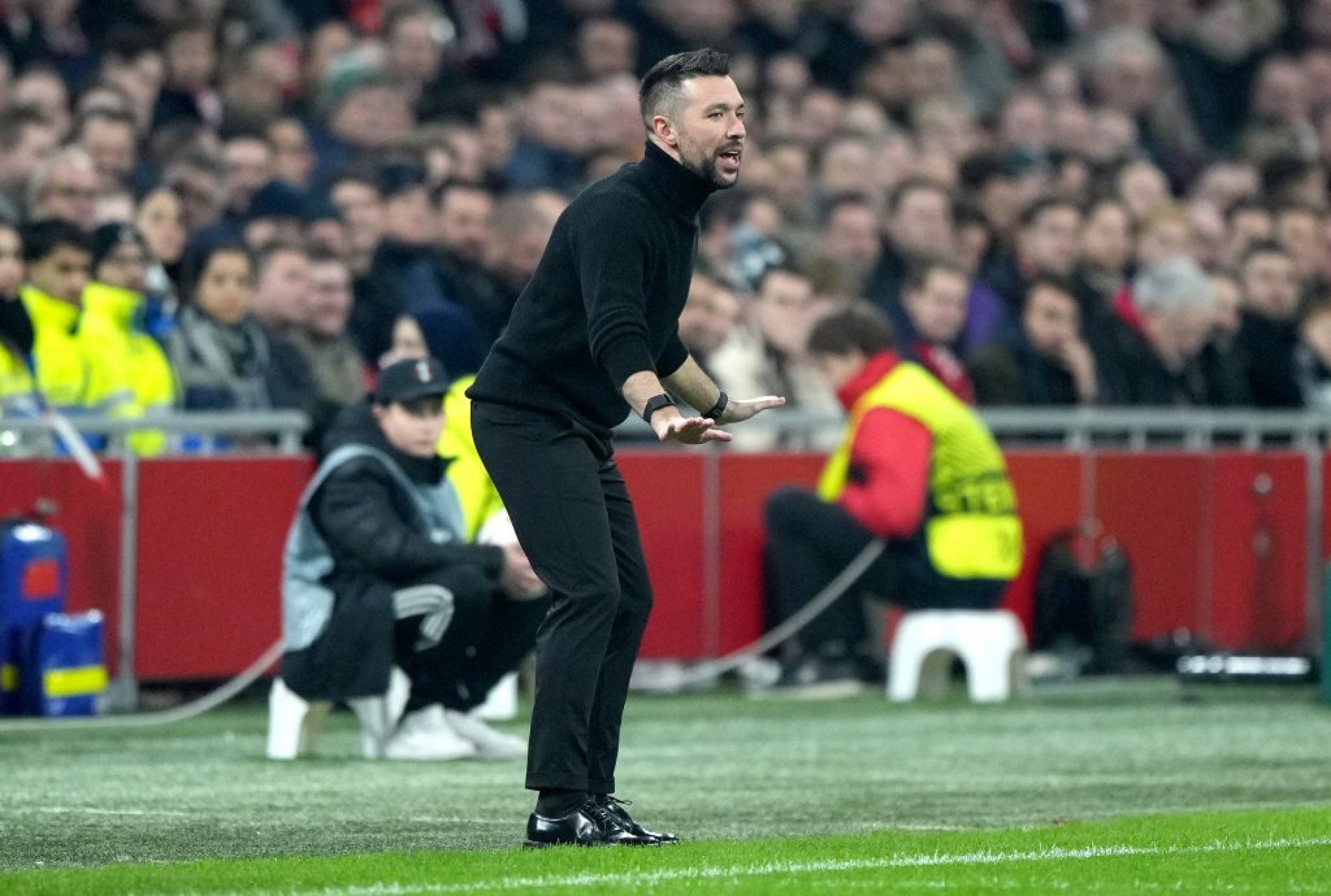 Farioli se emociona após Ajax perder título que parecia certo