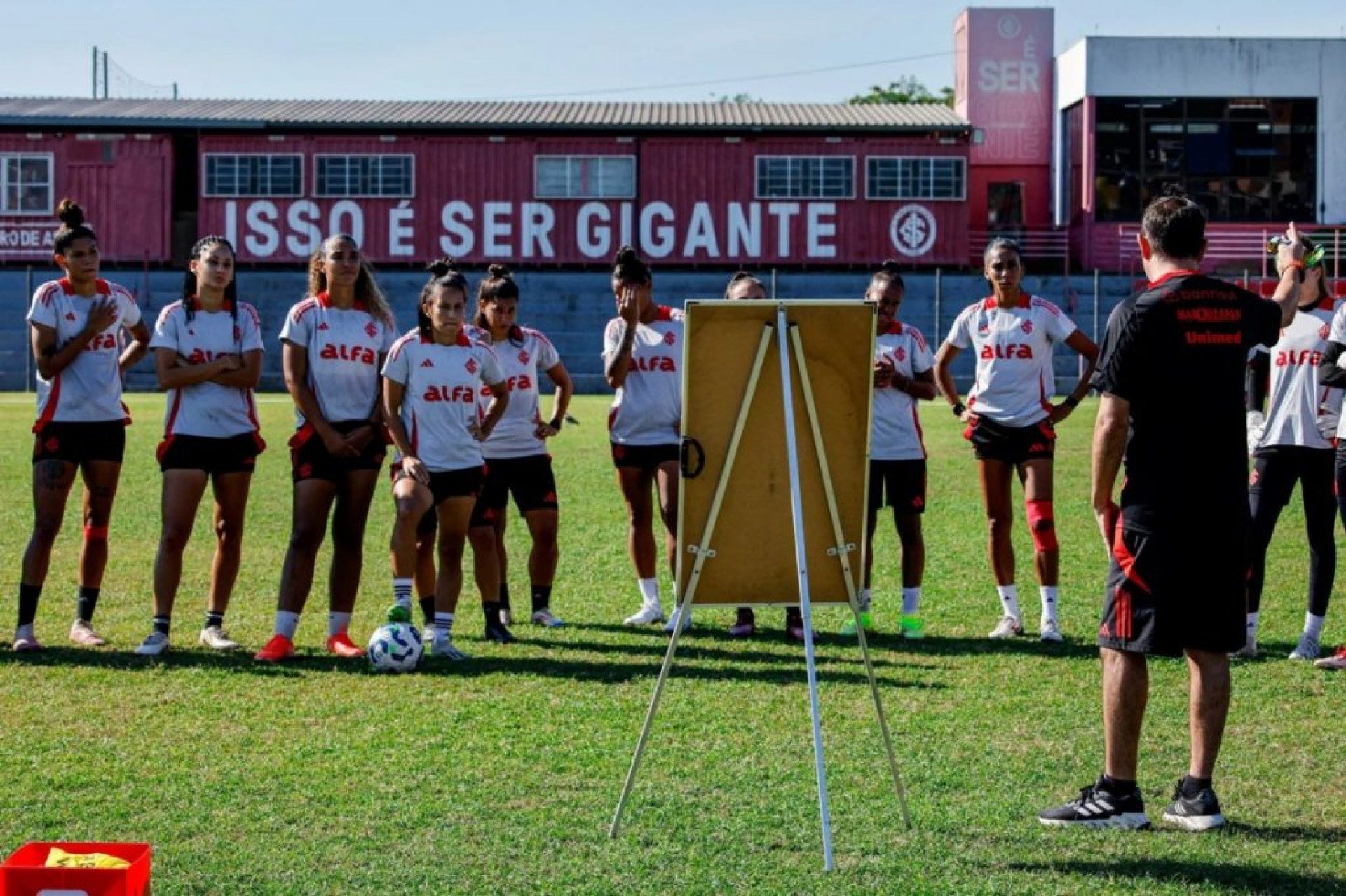 Gurias Coloradas e Palmeiras medem forças no Brasileirão Feminino