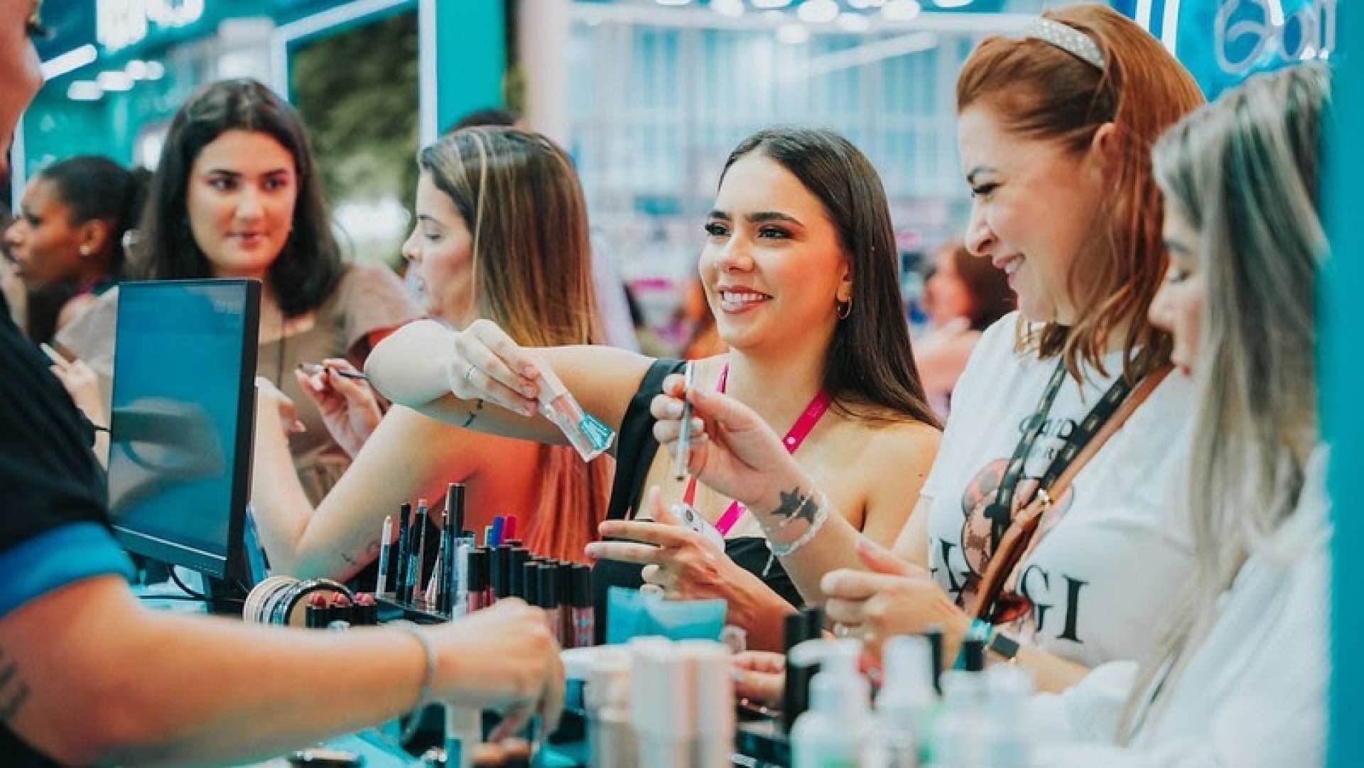 MAQUIAGEM: Catherine Hill lança novos produtos no evento Beauty Show 2025; confira as novidades