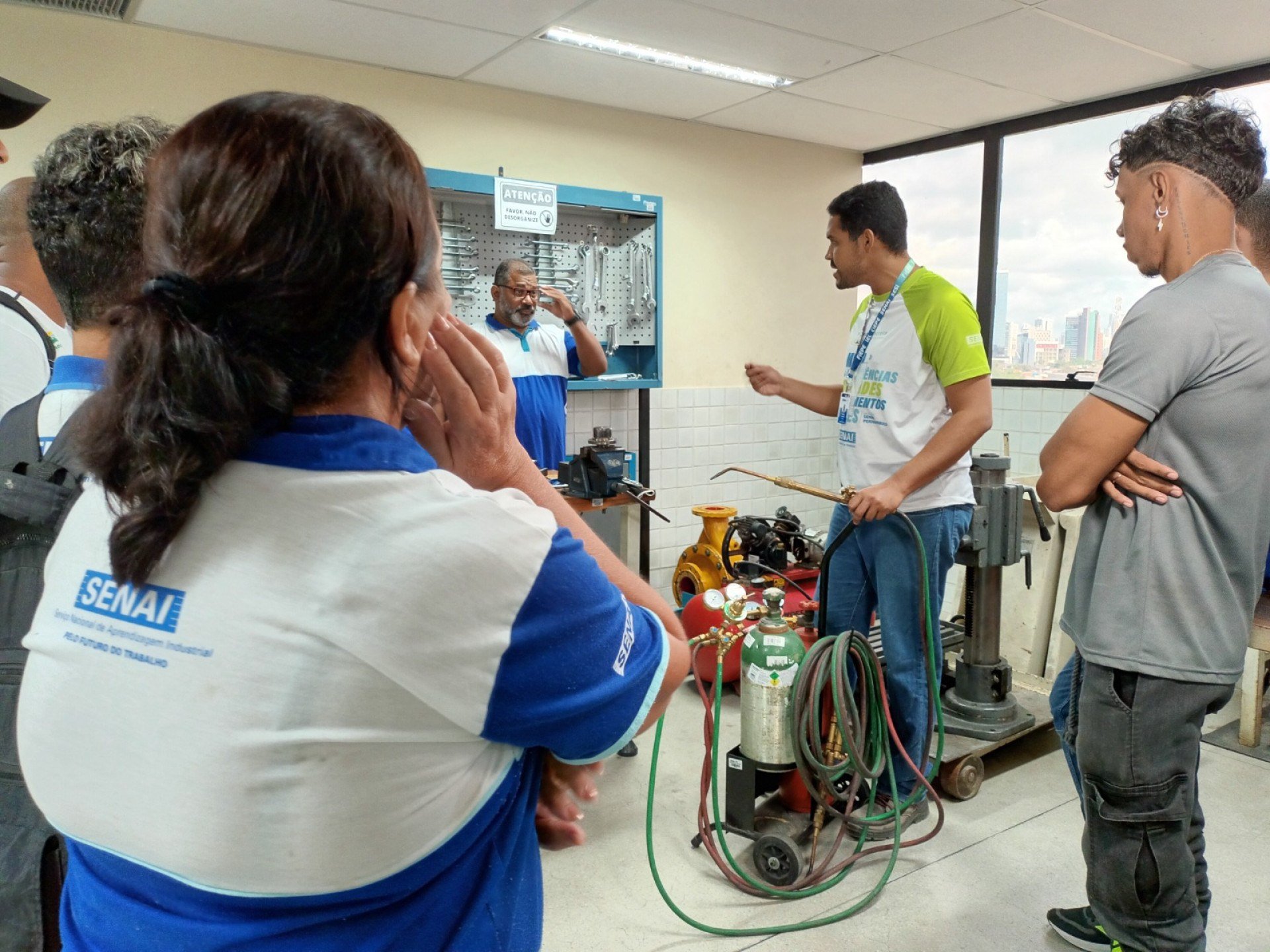 Podem se inscrever pessoas que procuram primeiro emprego e profissionais que buscam qualificação