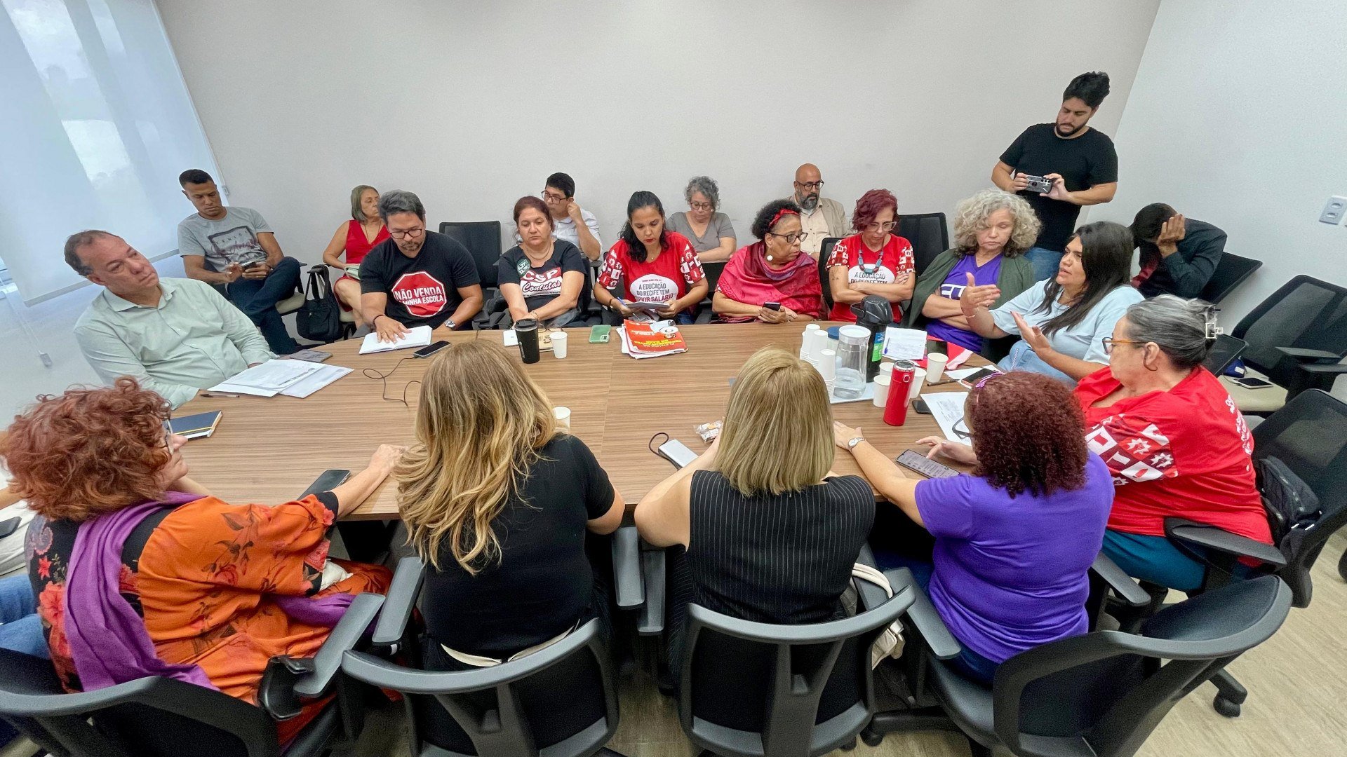Professores do Recife suspendem temporariamente greve e aguardam avanço nas negociações com a Prefeitura