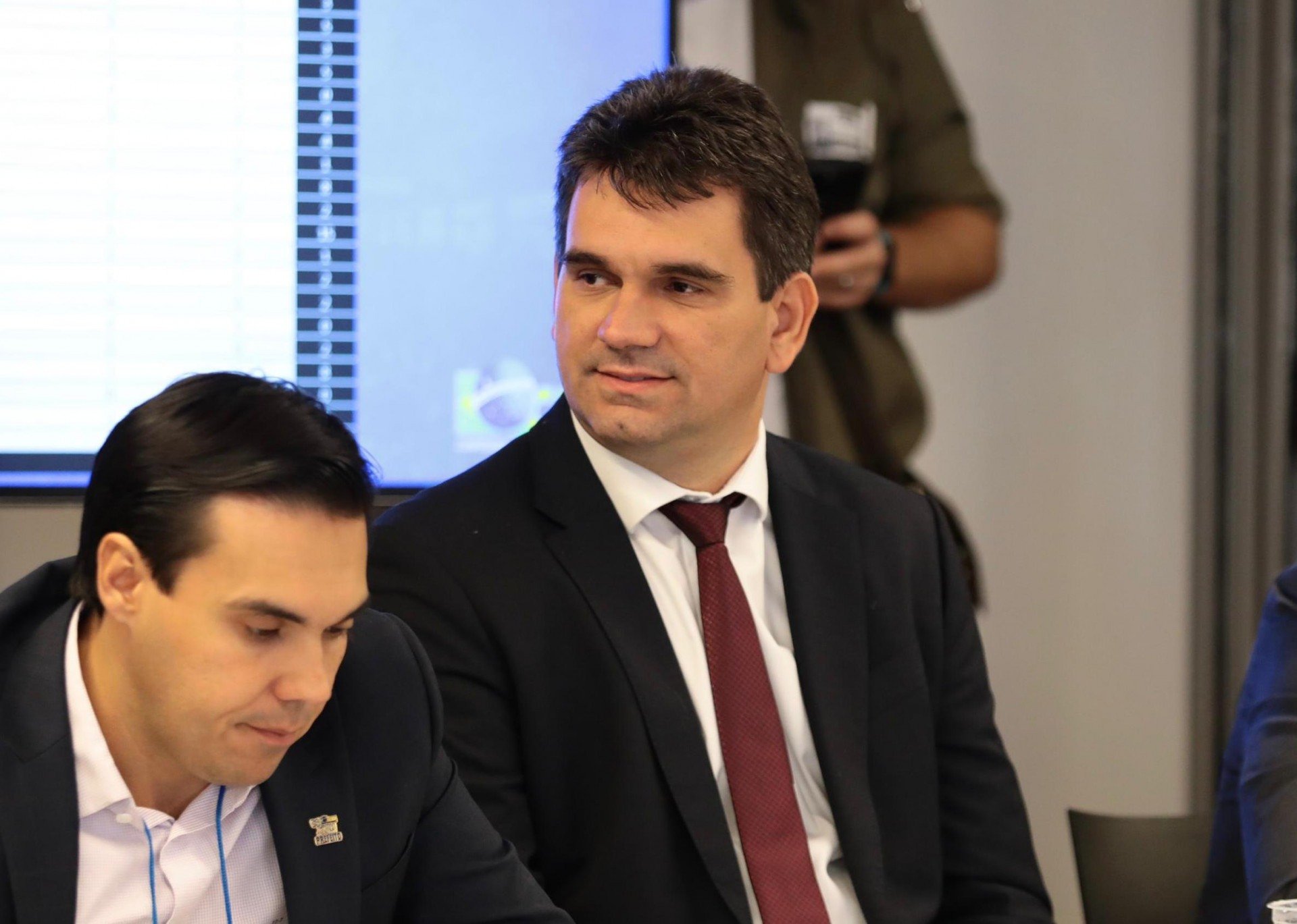 Presidente da Amupe discute demandas dos municípios, em Brasília