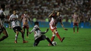 Lance do jogo entre Náutico x São Paulo pela partida de volta da 3ª fase da Copa do Brasil