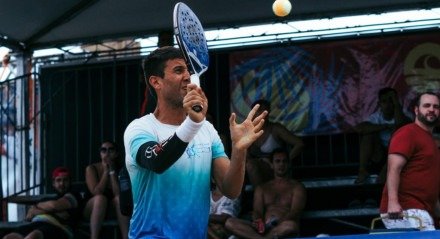 Santista número oito do mundo foi convidado pelo atleta que jogará pela primeira vez junto