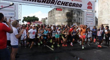 Largada da Corrida das Pontes do Recife em 2024