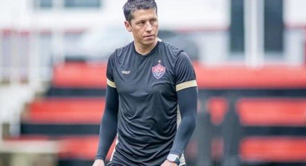 Neste domingo (25), às 18h30, o Barradão será palco de um confronto que, há pouco tempo, teria clima de celebração. Vitória e Santos, campeões da Série B em 2023 e 2024, respectivamente, se encontram pela 10ª rodada da Série A em situação delicada: ambos lutam para não retornar à segunda divisão. A realidade mostra que [&#8230;]