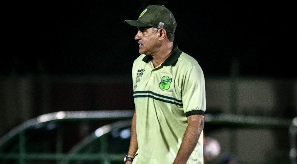 Situação comentada pelo treinador é a realidade de boa parte dos clubes no país