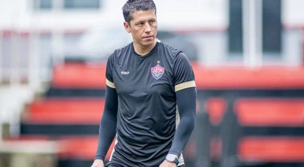 Neste domingo (25), às 18h30, o Barradão será palco de um confronto que, há pouco tempo, teria clima de celebração. Vitória e Santos, campeões da Série B em 2023 e 2024, respectivamente, se encontram pela 10ª rodada da Série A em situação delicada: ambos lutam para não retornar à segunda divisão. A realidade mostra que [&amp;#8230;]