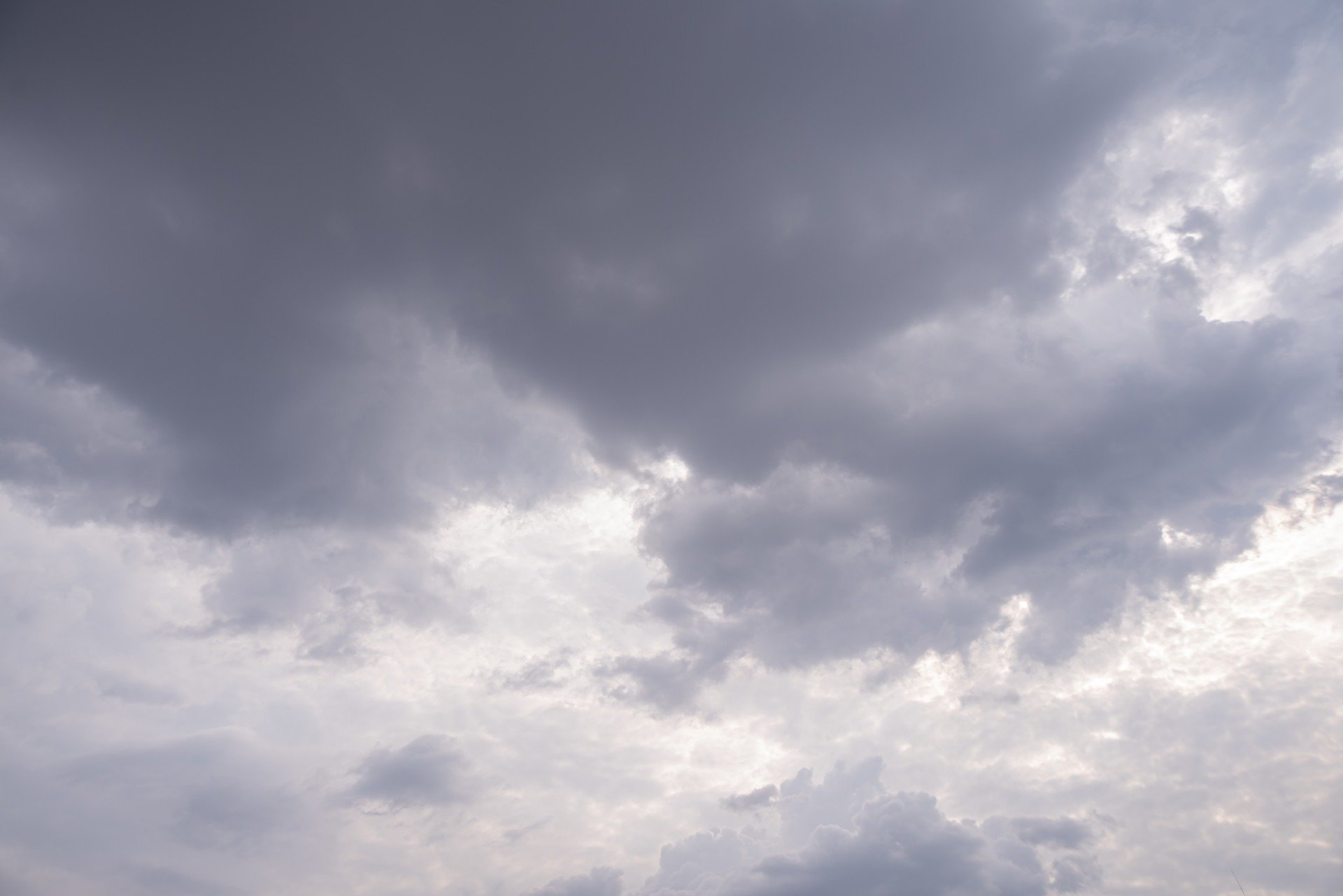 O céu deve ficar nublado na maioria das regiões de Pernambuco