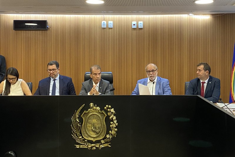 Alberto Feitosa e Waldemar Borges comandaram críticas ao governo em reunião da CCLJ na Alepe