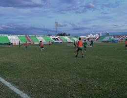 Jogadores do Sousa em treino no Estádio Marizão