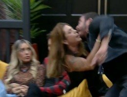 Briga no Power Couple: Dhomini se descontrola durante votação ao vivo e parte para cima de participantes