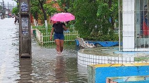 Inmet alerta como riscos potenciais grandes alagamentos e transbordamentos de rios e deslizamentos de encostas
