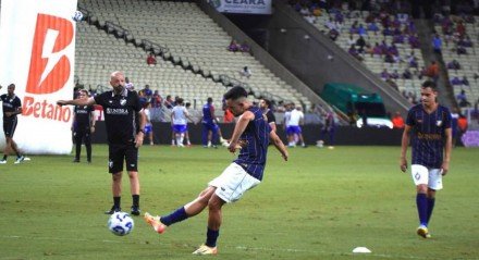 Aquecimento do Retrô antes da decisão contra o Fortaleza pela Copa do Brasil