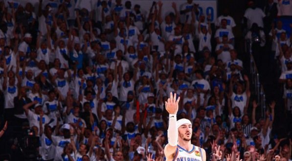 O Oklahoma City Thunder saiu na frente na final da Conferência Oeste da NBA. Jogando em casa na última terça-feira (20), a equipe venceu o Minnesota Timberwolves por 114 a 88 e abriu 1 a 0 na série melhor de sete. O destaque da noite foi Shai Gilgeous-Alexander, que comandou a virada do Thunder após [&amp;#8230;]