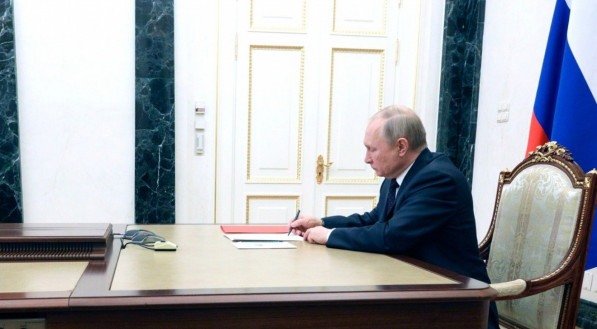 Putin visita região russa retomada dos ucranianos