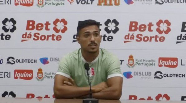 Willian Júnior, meia do Santa Cruz