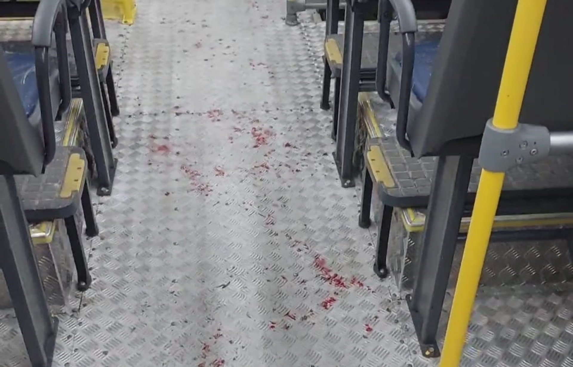 Cinco dias após sair da prisão, é preso suspeito de esfaquear enfermeiro em ônibus