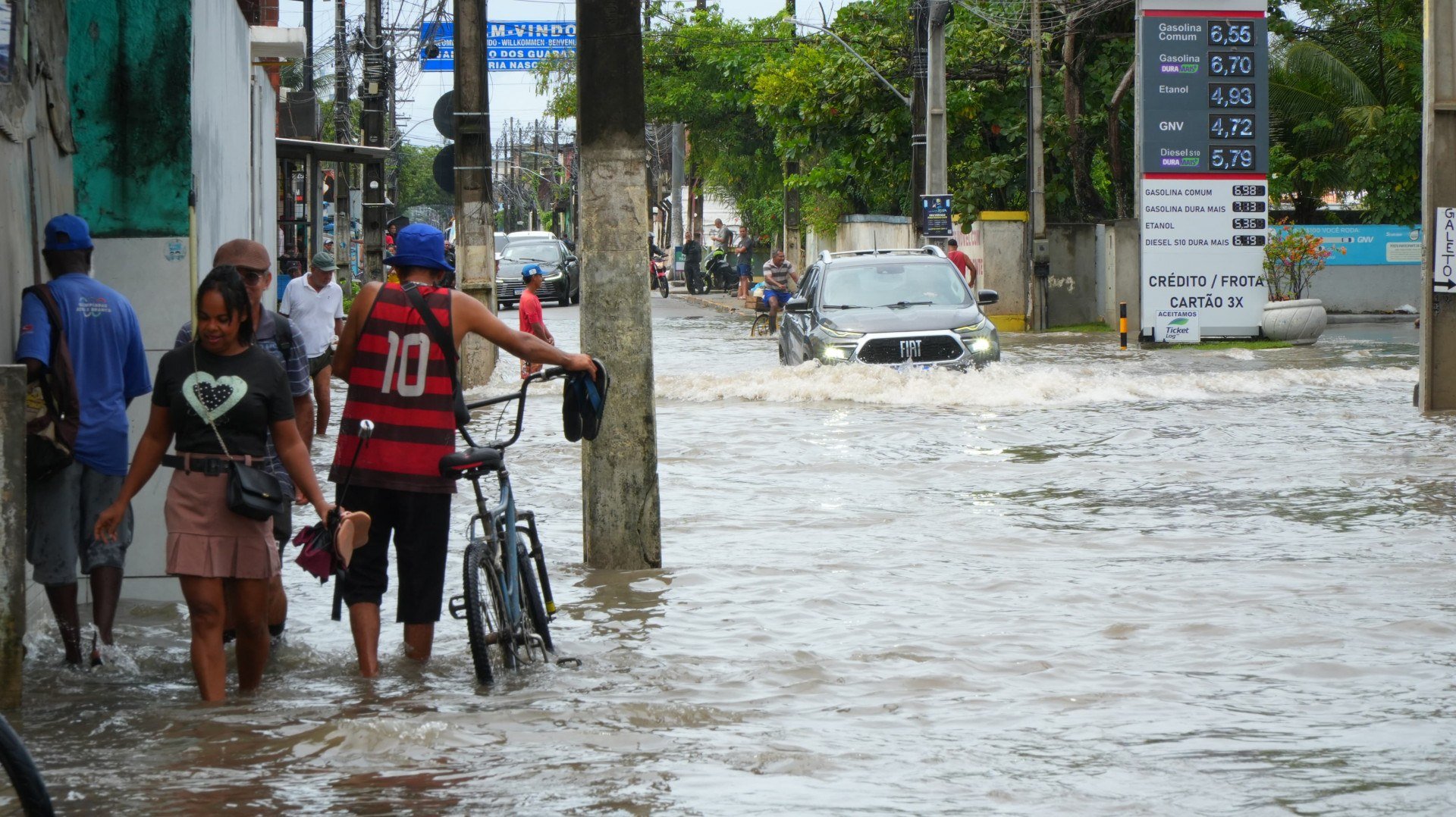 Chuvas exigem políticas públicas permanentes em Pernambuco
