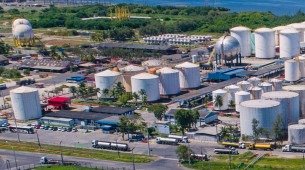 Unidade da Ultracargo no Porto de Suape.