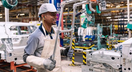 Stellantis anuncia investimento de R$ 13 bilhões na fábrica de Goiana, em Pernambuco