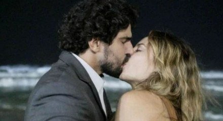 Vale Tudo: Heleninha e Ivan se beijam e têm momento romântico na praia