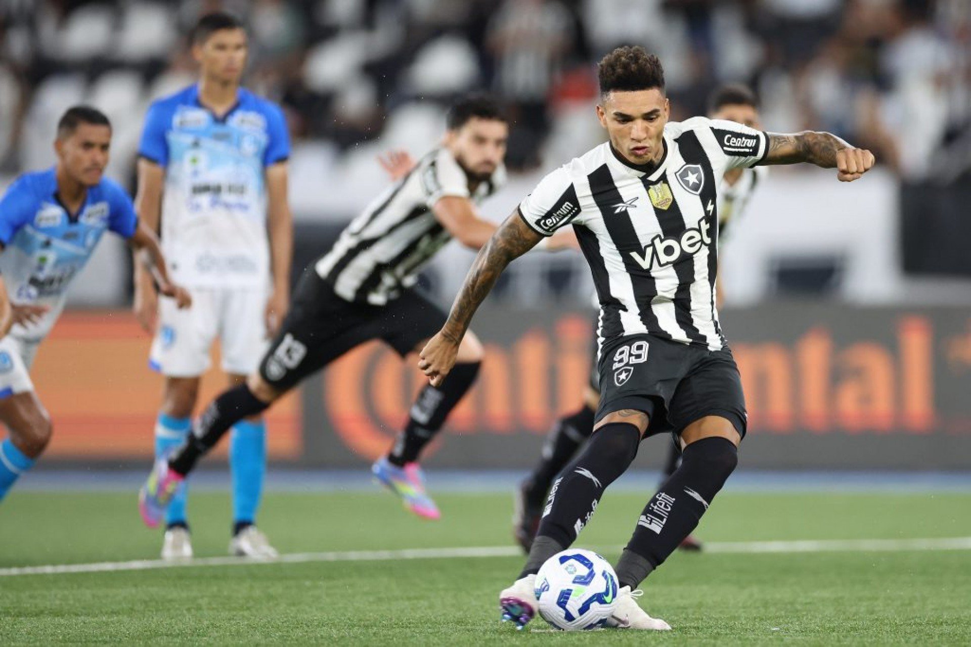 Botafogo enfrenta Capital-DF com time misto e foco na sequência da temporada