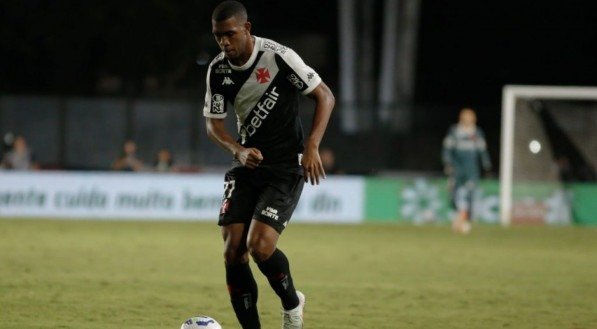Com liberdade em campo e respaldo do treinador, jovem atacante vive fase promissora e se destaca nas primeiras partidas com Fernando Diniz