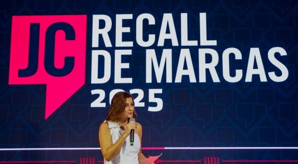 Anne Barreto, da TV Jornal, ficou responsável por apresentar o JC Recall de Marcas 2025