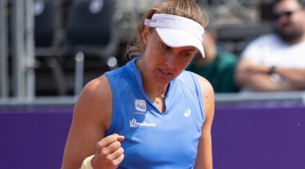 Brasileira saiu do buraco e derrotou a 9ª do mundo, a americana Navarro de virada nesta quinta-feira no WTA francês no saibro