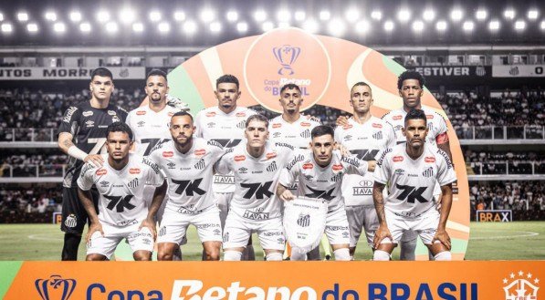 Santos e CRB se enfrentam nesta quinta-feira (21h30, Rei Pelé) pelo jogo de volta da 3ª fase da Copa do Brasil. Após empate por 1 a 1 no primeiro jogo, o vencedor em 90 minutos avança; novo empate levará para os pênaltis. O Santos chega desfalcado (sem Aderlan, Escobar e Soteldo) e em má fase (derrotas recentes no Brasileirão), mas conta com o retorno de Guilherme e Neymar (banco). O CRB, em melhor momento (invicto nas últimas três partidas da Série B), terá Gegê de volta, mas pode perder Breno Herculano. A vaga está em aberto, com pressão maior sobre o Peixe.