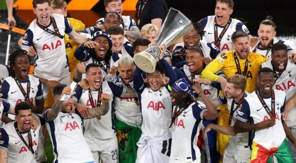 Tottenham troca pressão por eficiência e conquista a Liga Europa