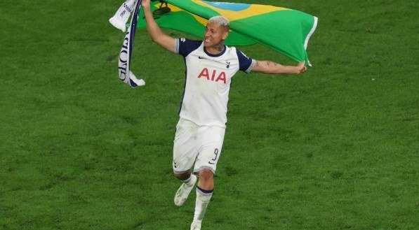 Richarlison supera lesões e se torna o primeiro brasileiro a ser campeão pelo Tottenham
