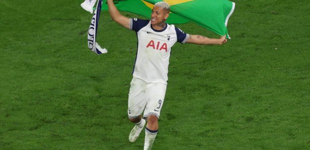 Richarlison supera lesões e se torna o primeiro brasileiro a ser campeão pelo Tottenham