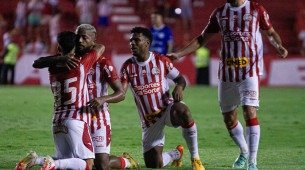 Imagem do confronto entre Náutico e Confiança