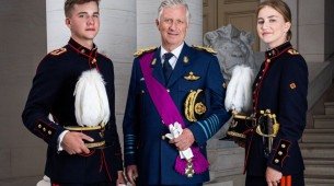 Rei Philippe e seus dois filhos mais velhos, princesa Elisabeth, duquesa de Brabante, e príncipe Gabriel