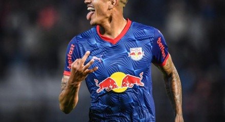 Lucas Barbosa comemora hat-trick em classificação do Bragantino