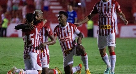 Imagem do confronto entre Náutico e Confiança