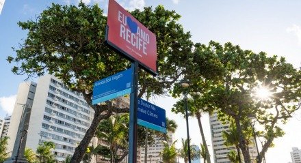 Primeiras placas de rua estão sendo instaladas e, na Avenida Boa Viagem, todos os mobiliários foram revitalizados
